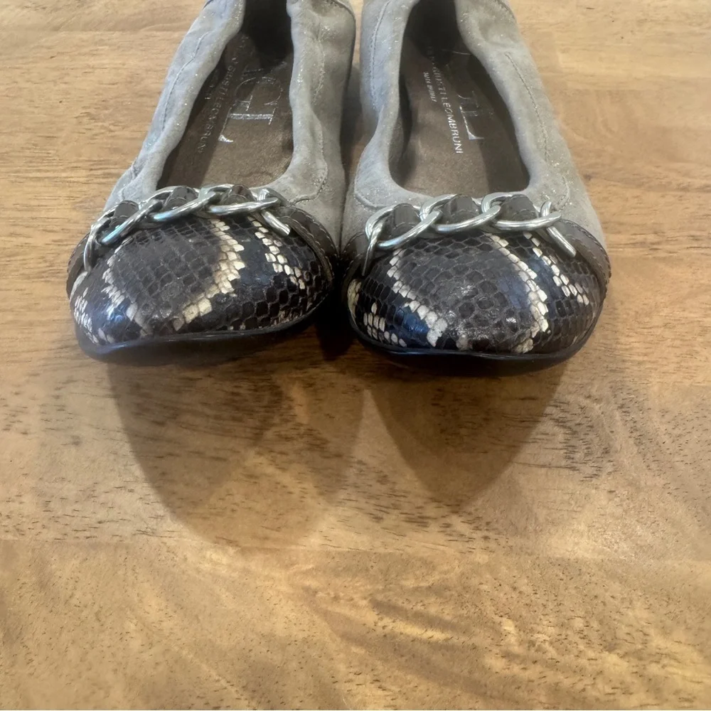 AGL Flats Women’s 38 Snakeskin Cap Toe Chain Loafers Neutral Old Money